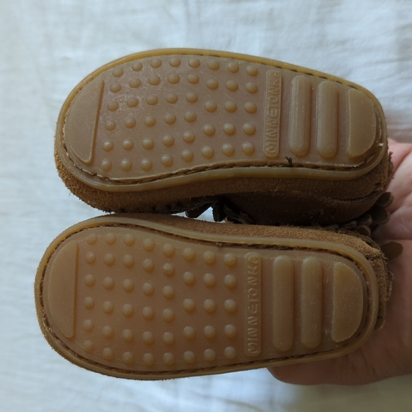 Minnetonka Tan Suede Bootie Infant Size 1 - Picture 5 of 6